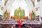 170 thành viên giáo xứ Cẩm Phả và Cửa Ông lãnh nhận bí tích Thêm sức