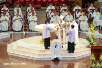 Thánh lễ trao dây Pallium cho Đức TGM Giuse Nguyễn Năng