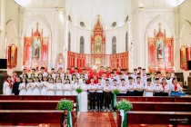 47 em thiếu nhi giáo xứ Chính tòa lãnh nhận Bí tích Thêm sức