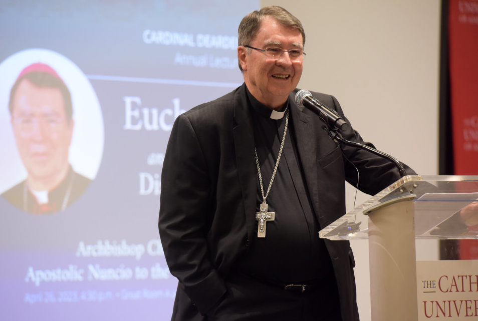 Đức TGM Christophe Pierre, Sứ thần Tòa Thánh tại Hoa Kỳ, trong buổi diễn thuyết tại Đại học Công giáo Hoa Kỳ, Washington DC, ngày 26. 4. 2023. (Hình OSV News photo/courtesy Patrick Ryan, CUA)