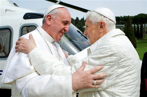 Le pape Francois et Benoit XVI